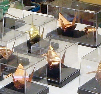 銅製折り鶴と真鍮製折り鶴のセット